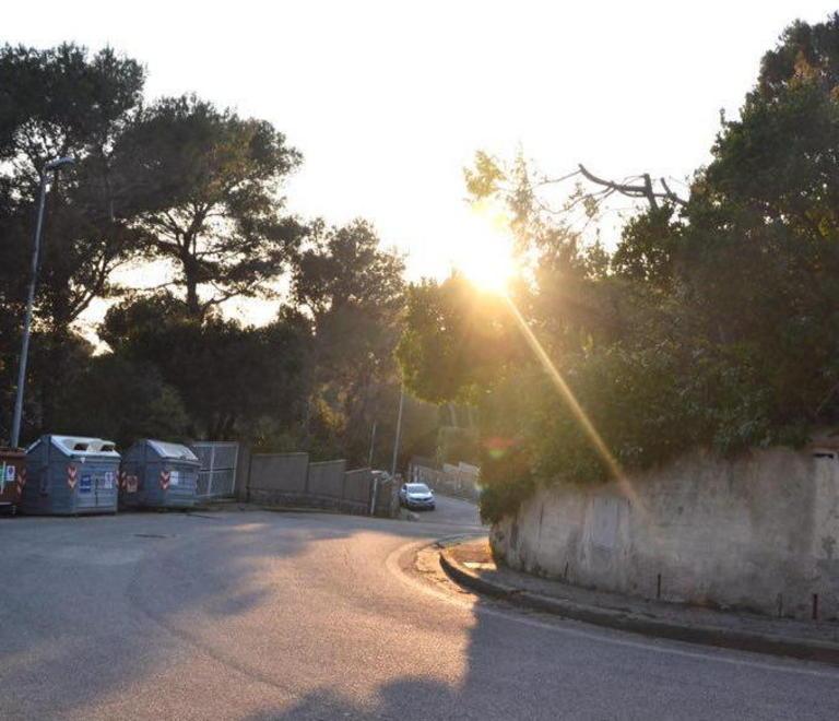 Ladri in villa a Quercianella nella fuga investono ciclista 