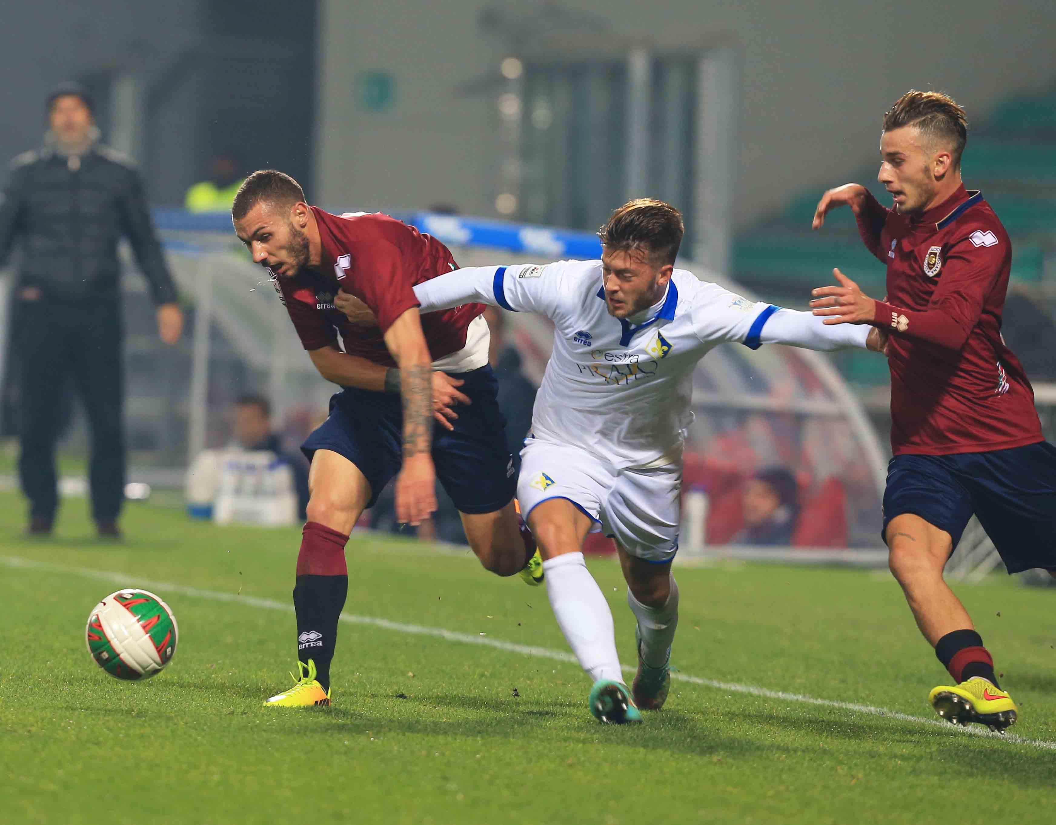 Una fase di gioco durante la partita di andata tra Reggiana e Prato