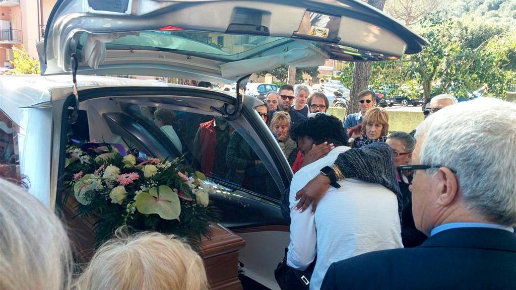 Un momento dei funerali di Gisella Alonzo