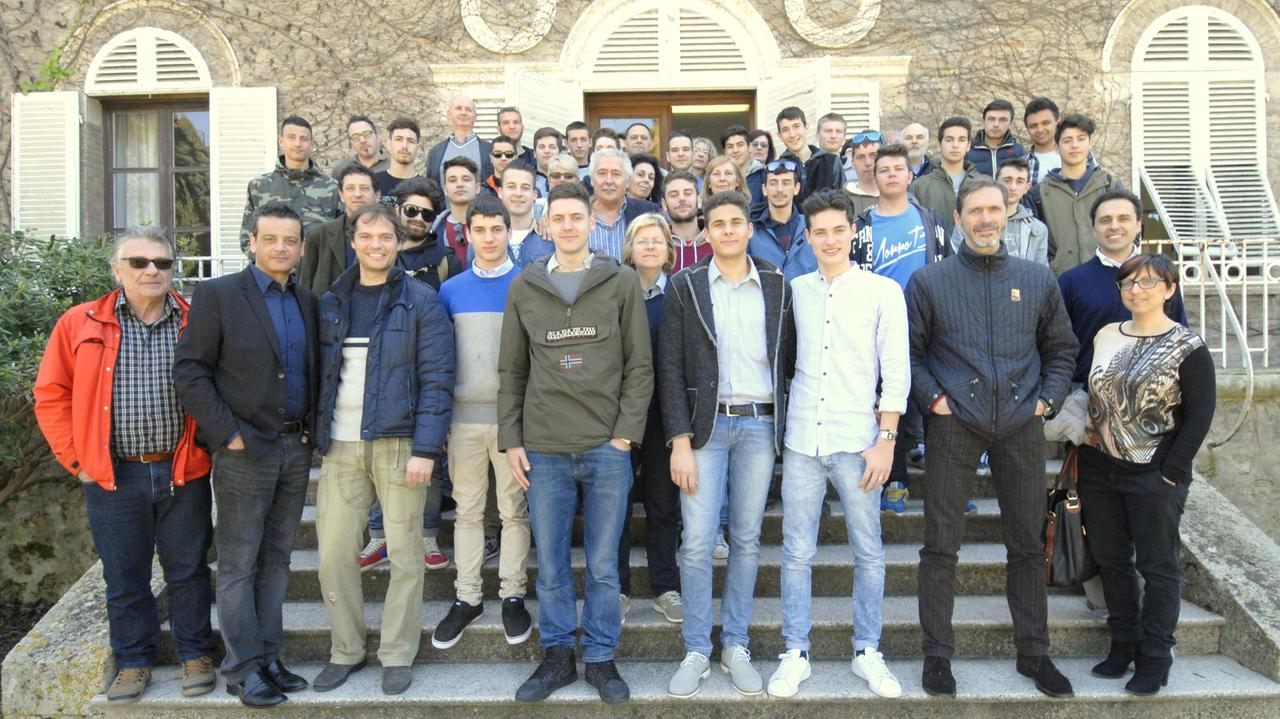 Il gruppo dei ragazzi, con l’assessore e i responsabili della società Solvay