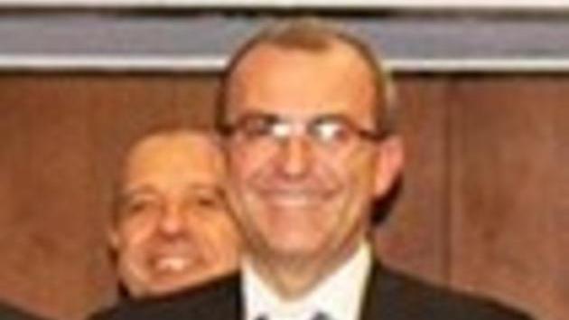 Continati non può andare in ufficio: «Sono estraneo a tutto»
