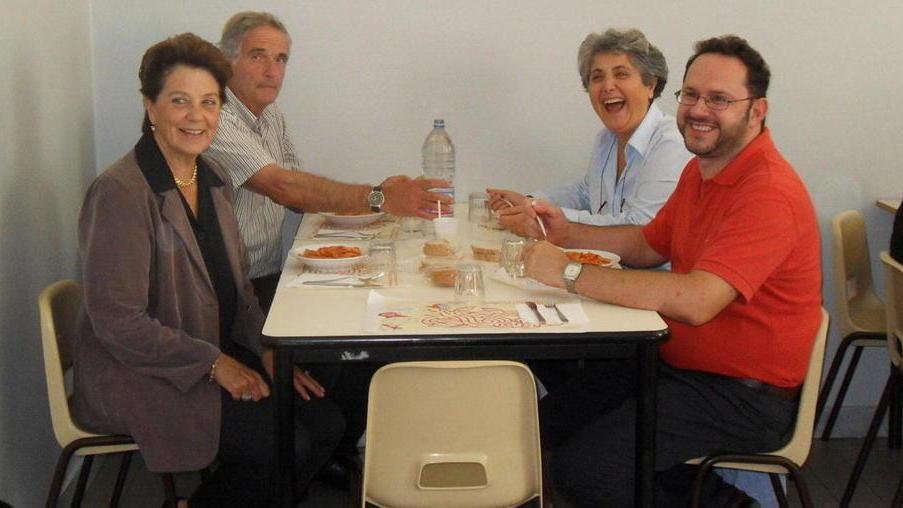 Una raccolta firme per scongiurare l’addio del preside