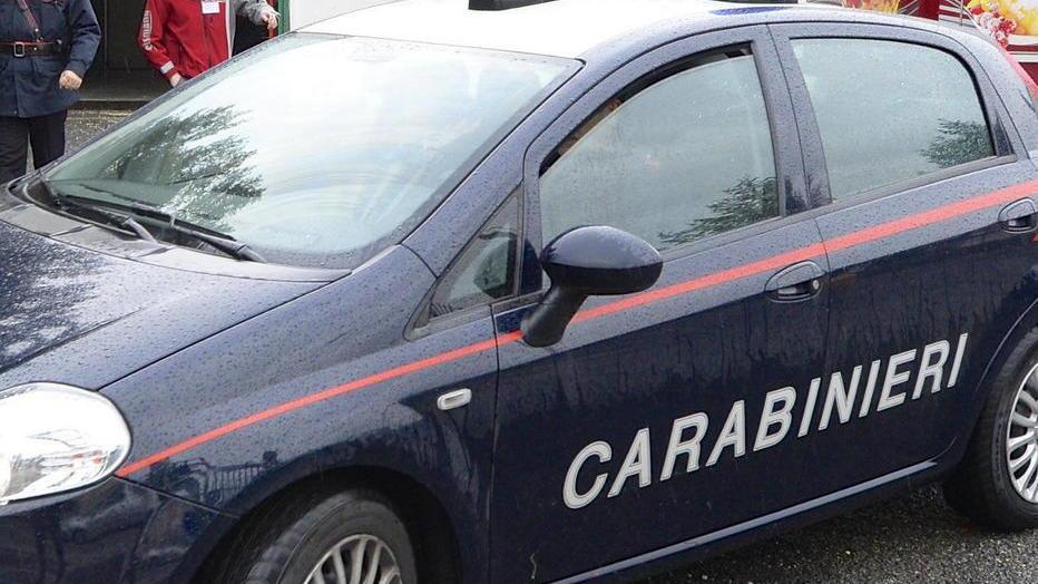 Colpo all’Auser, rubati liquori e un pc