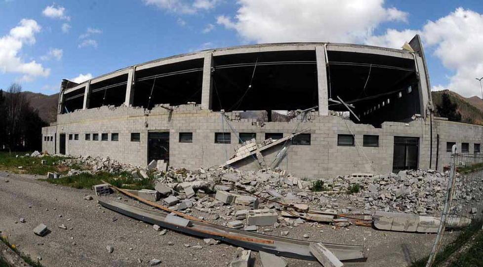 «Il Palazzetto dello sport rinascerà dalle sue ceneri» 