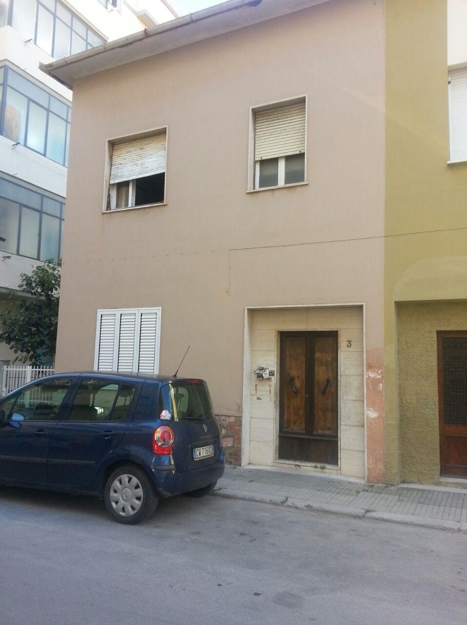 La palazzina dove viveva l'uomo