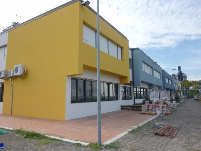 Cattaneo, calci e spintoni tra alunni e prof 