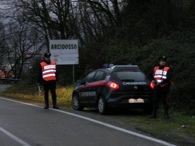 Carabinieri di Arcidosso in un posto di blocco (foto d'archivio)