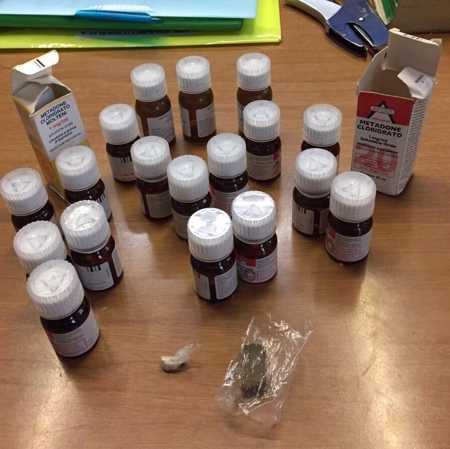 I flaconi di metadone sequestrati dalla polizia