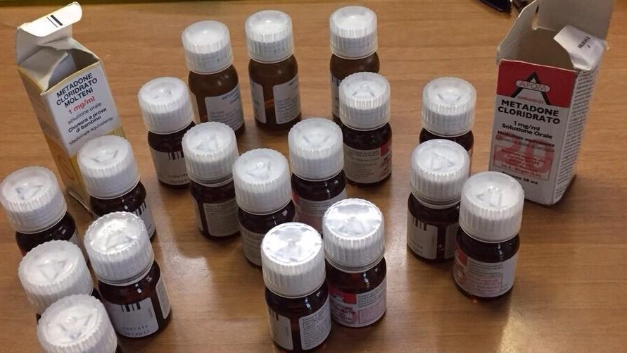 I flaconi di metadone sequestrati dalla polizia