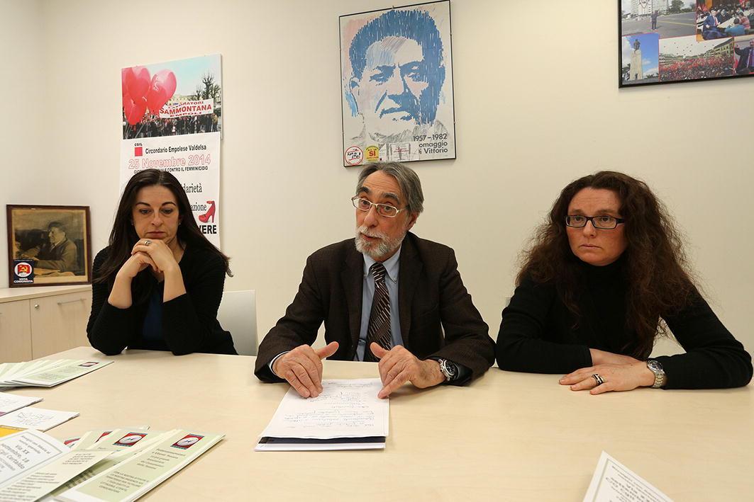 Al centro Giuseppe MInigrilli, con gli avvocati Maria Luisa Verecondi (a sinistra) e Consuelo Giunia