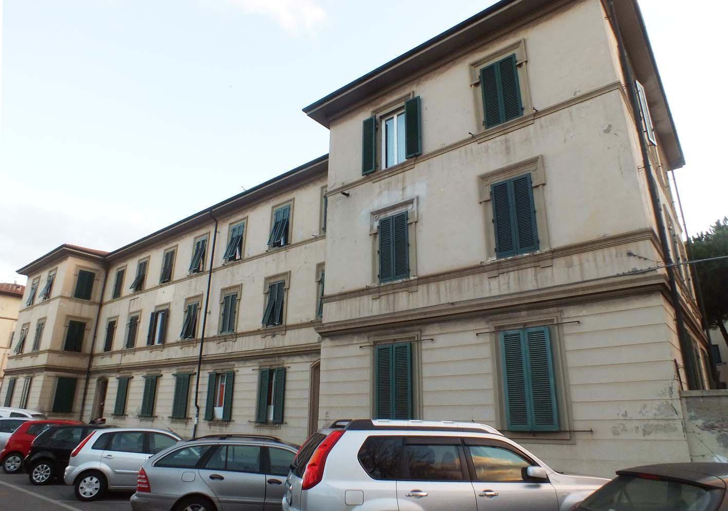 Un gruppo di case popolari del centro (foto d'archivio)