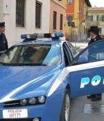 Aprivano conti correnti in banca per riscuotere gli assegni rubati 