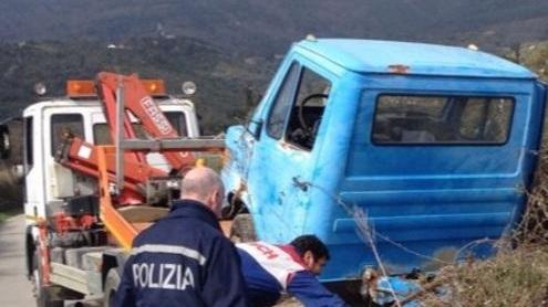 Campo, la polizia rimuove i veicoli abbandonati