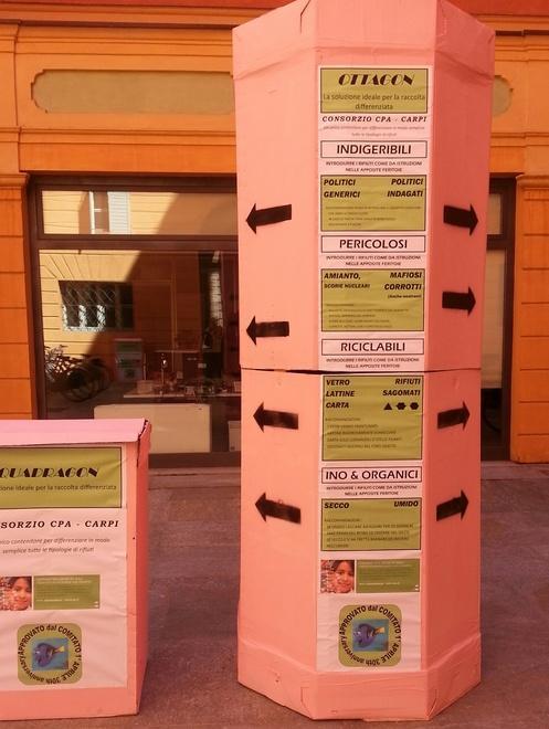 Blitz del Comitato 1° di Aprile che ironizza sul porta a porta