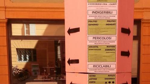 Blitz del Comitato 1° di Aprile che ironizza sul porta a porta