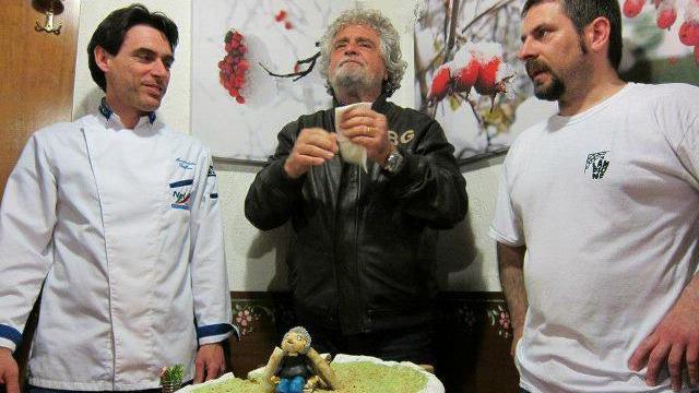 Massimiliano con Beppe Grillo e il titolare di “Al lampione” Antonio Ferraro