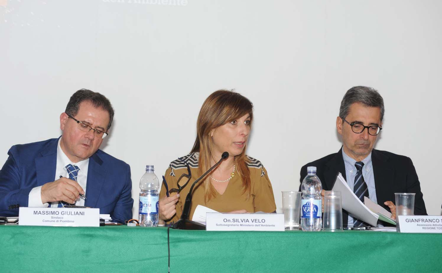 Il sindaco Giuliani, Silvia Velo e l'assessore Simoncini a Piombino (foto PaBar)