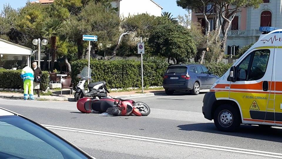 Traffico bloccato davanti all'Ostricaio (Foto del nostro lettore Michele Ingrosso)