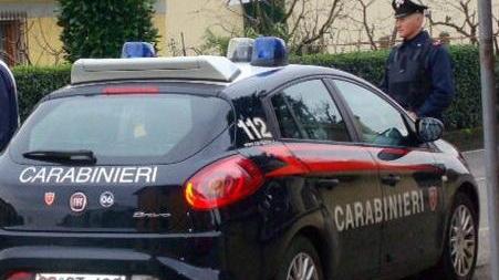 Preparavano le dosi di cocaina in casa, tre arresti