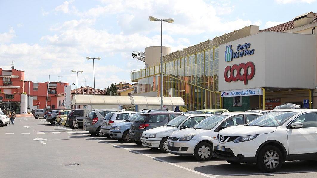 Il parcheggio della Coop di Montelupo