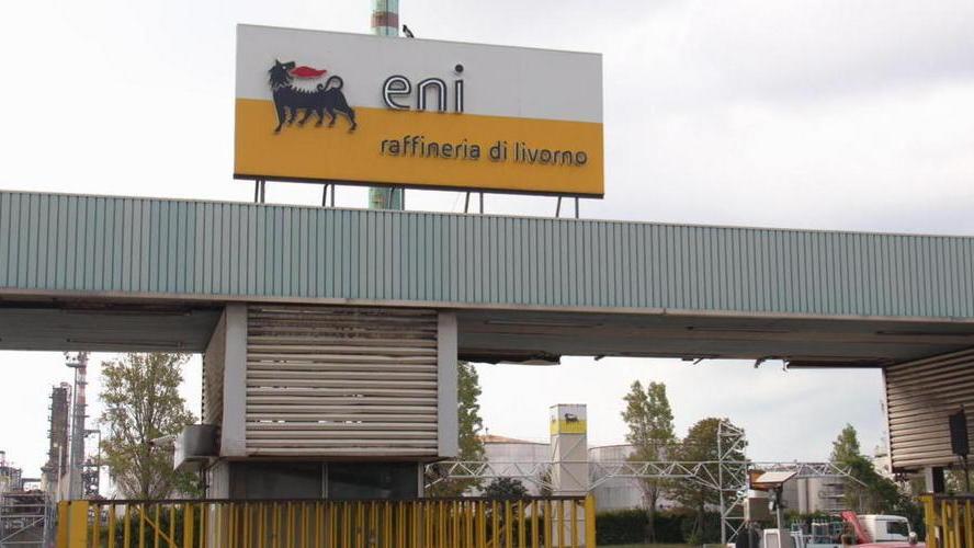 L'ingresso della raffinerai Eni di Stagno