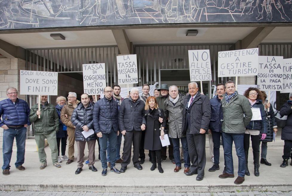 Gli operatori: una mazzata E a Lido il balzello non ci sarà