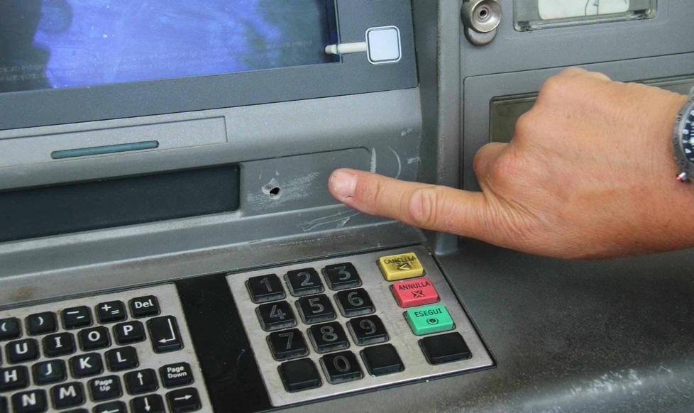 Bancomat cittadini più sicuri e controlli con le telecamere