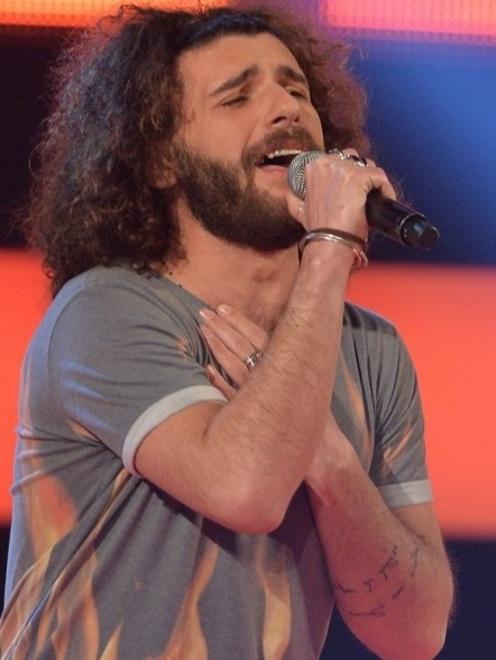 Luca passa il primo esame a The Voice, ora tocca a Thomas
