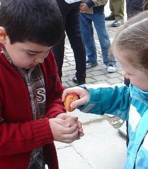 C’è chi lo chiama coccin coccetto sfide a due in piazza della Libertà