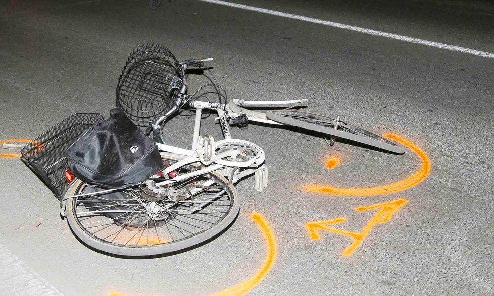 Moto contro bici, grave 78enne 