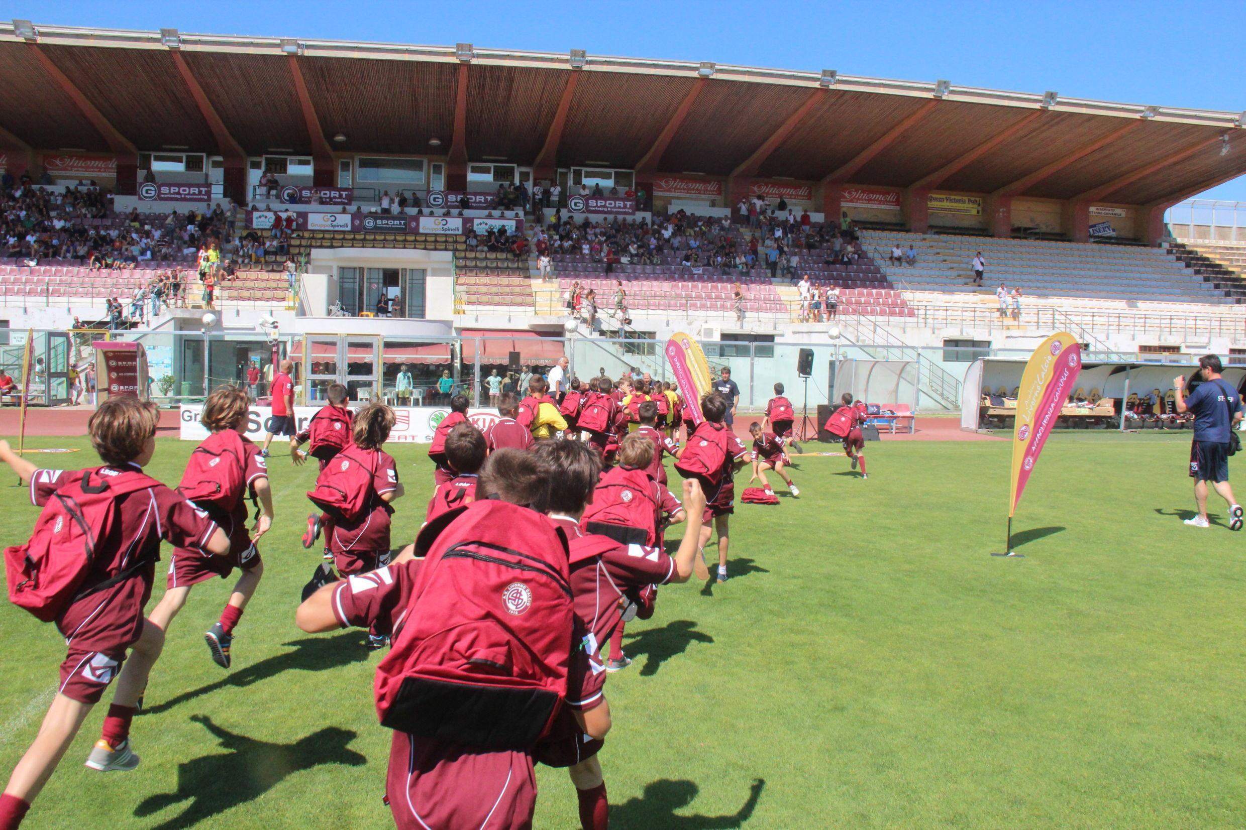 I piccoli calciatori dell'Academy del Livorno