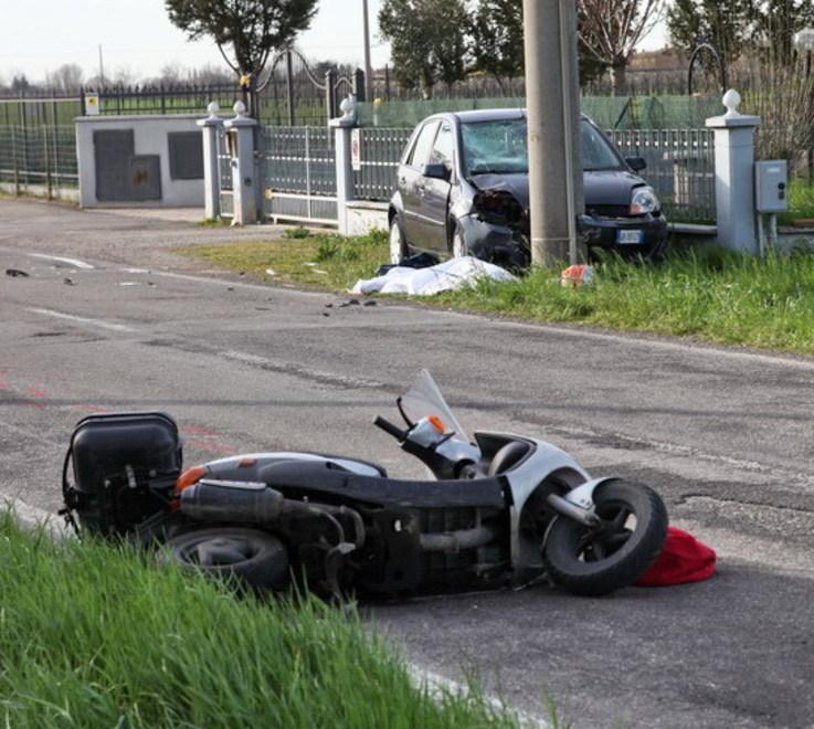Tamponato da un’auto muore 67enne di Magreta 