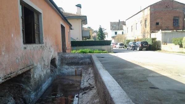 La vasca incriminata in via Salvemini a Ponte a Egola