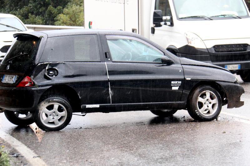 L'auto si è ribaltata per poi tornare sulle quattro ruote (Marzi Pentafoto)