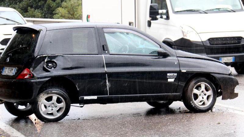 L'auto si è ribaltata per poi tornare sulle quattro ruote (Marzi Pentafoto)
