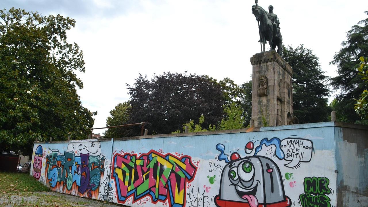 Il monumento equestre in piazzale Risorgimento