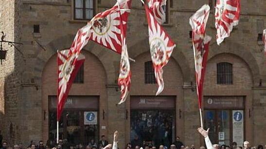 Sbandieratori in piazza per Pasquetta