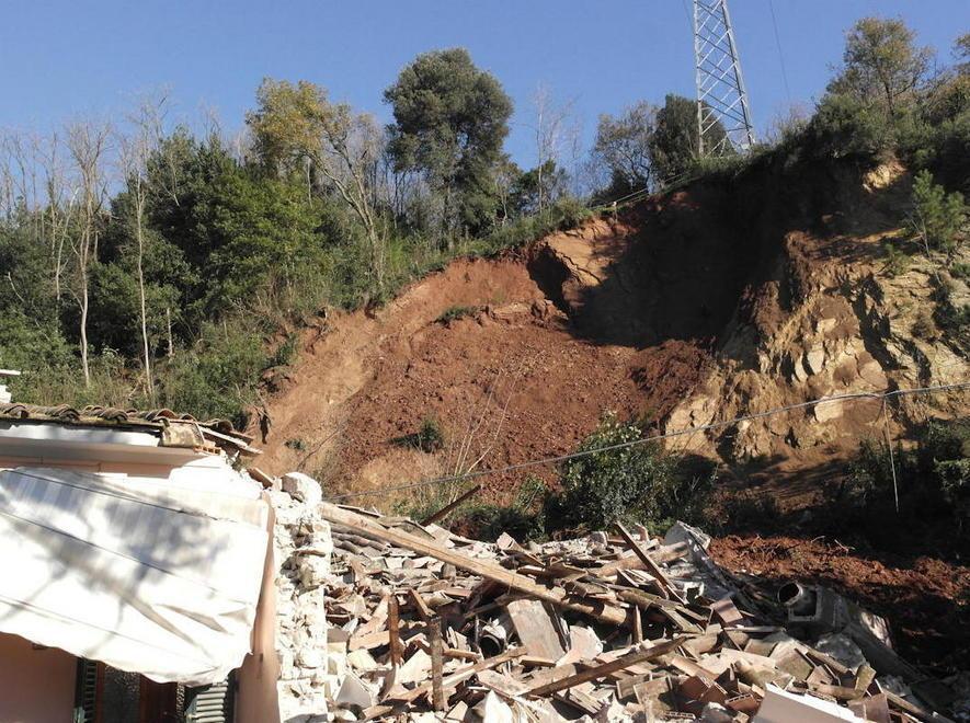  Nell’area colpita dalla frana si aspetta il nuovo traliccio 