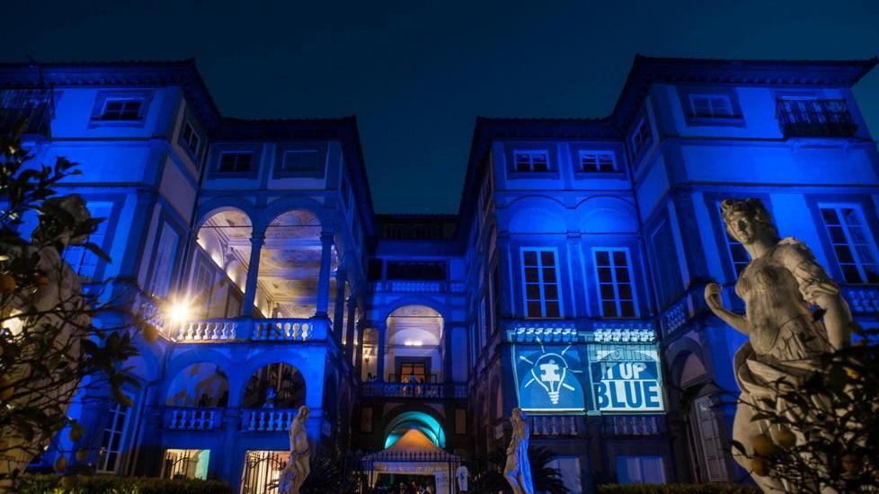 Il blu di Palazzo Pfanner per “illuminare” l’autismo