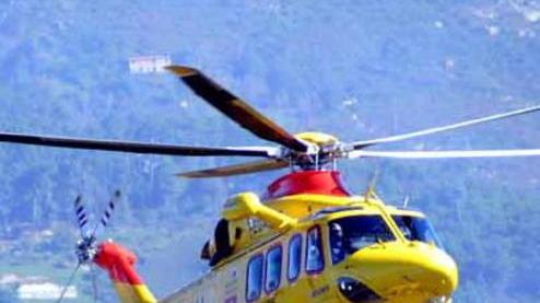Sbalzata dall’auto, muore bimba di 2 anni