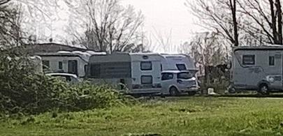 Forze dell’ordine sgomberano un campo nomadi abusivo 
