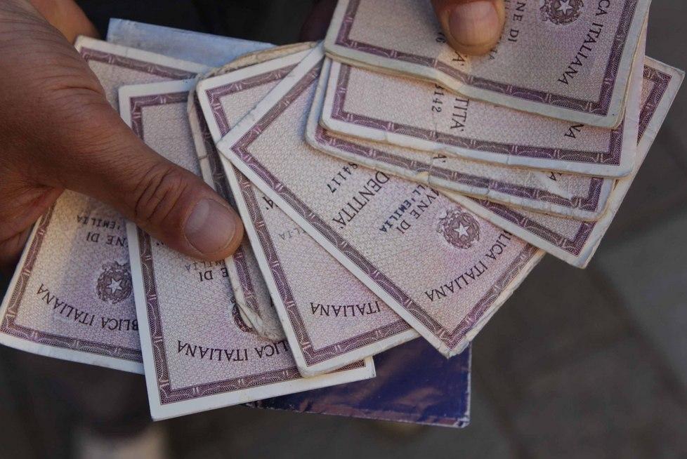 Carte nel cassonetto Bevilacqua assicura: «Indago io sul caso» 
