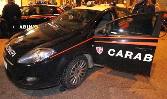 Un'auto dei carabinieri (foto d'archivio)