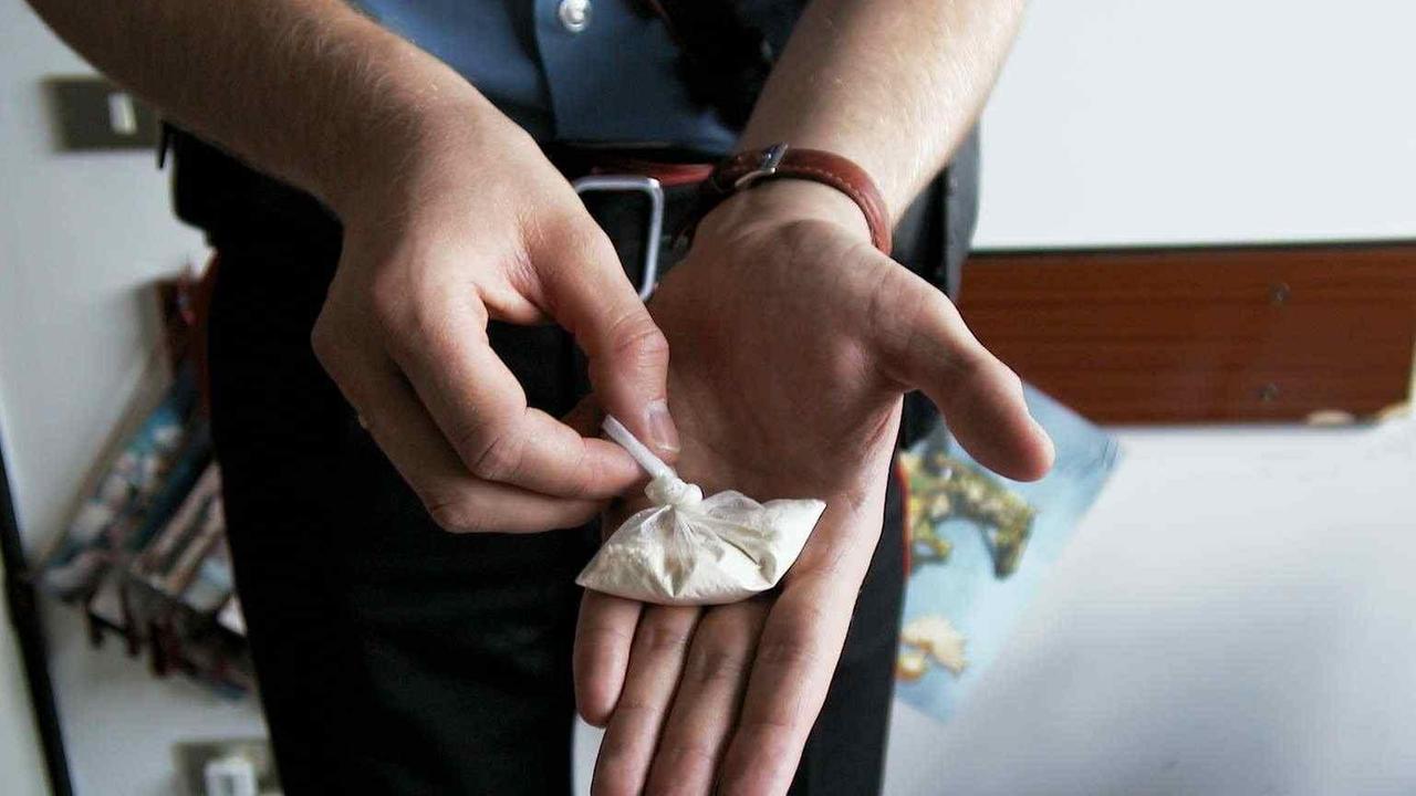 Droga per la movida di Carpi, arrestato spacciatore 30enne