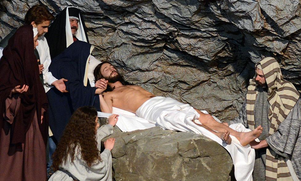 Via Crucis, 500 figuranti e qualche malore