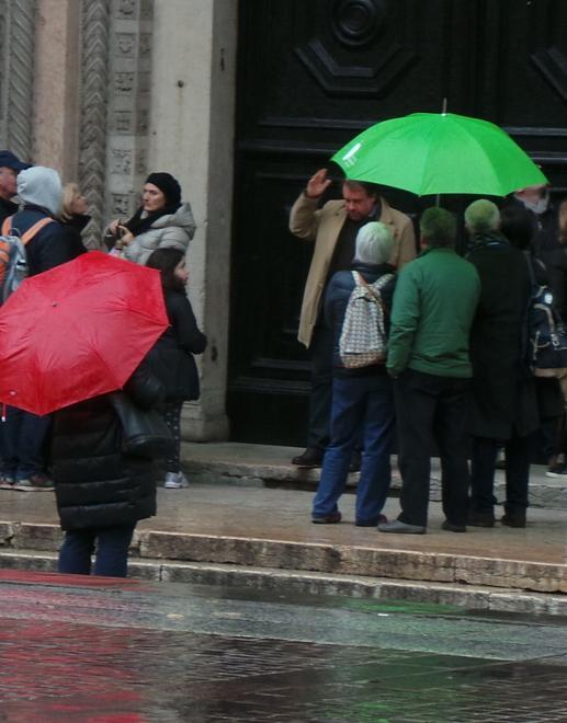 Città piena di turisti nonostante il maltempo 