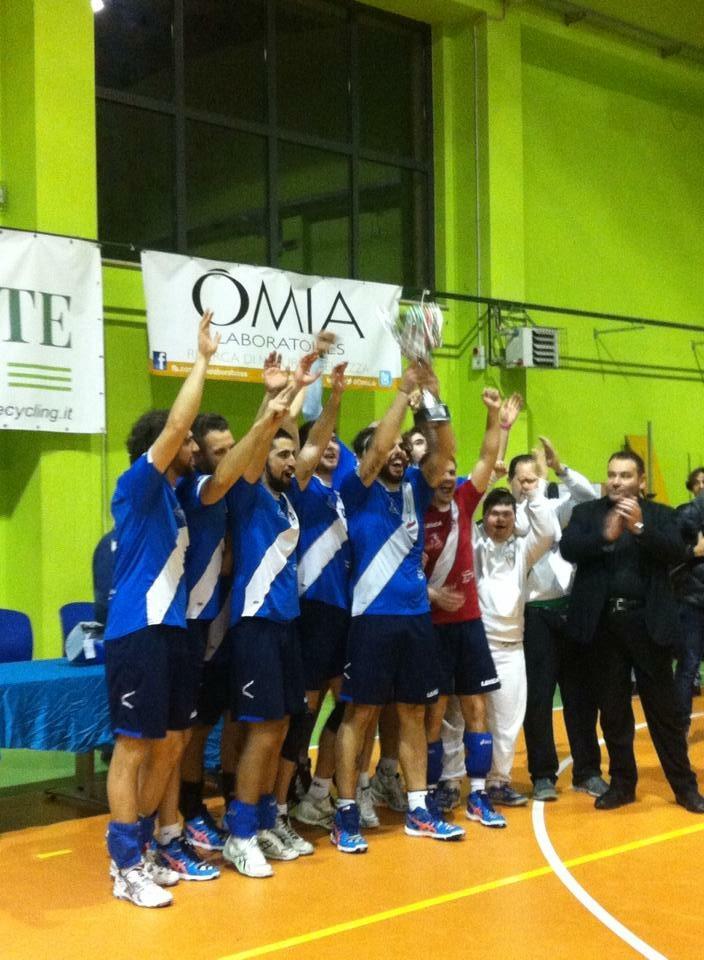 La Pallavolo Orbetello con il trofeo