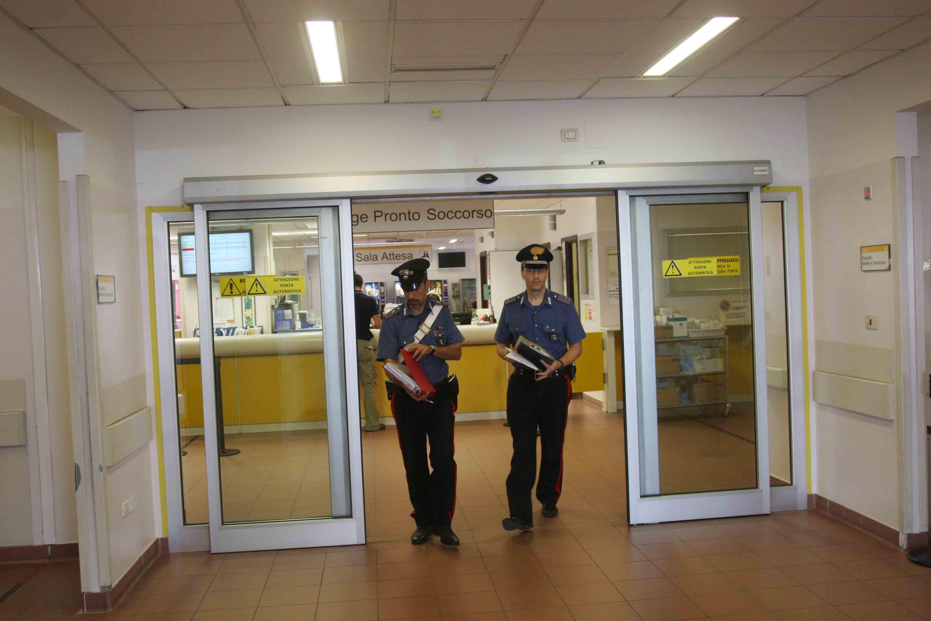 Trova un portafogli con 904 euro e lo restituisce