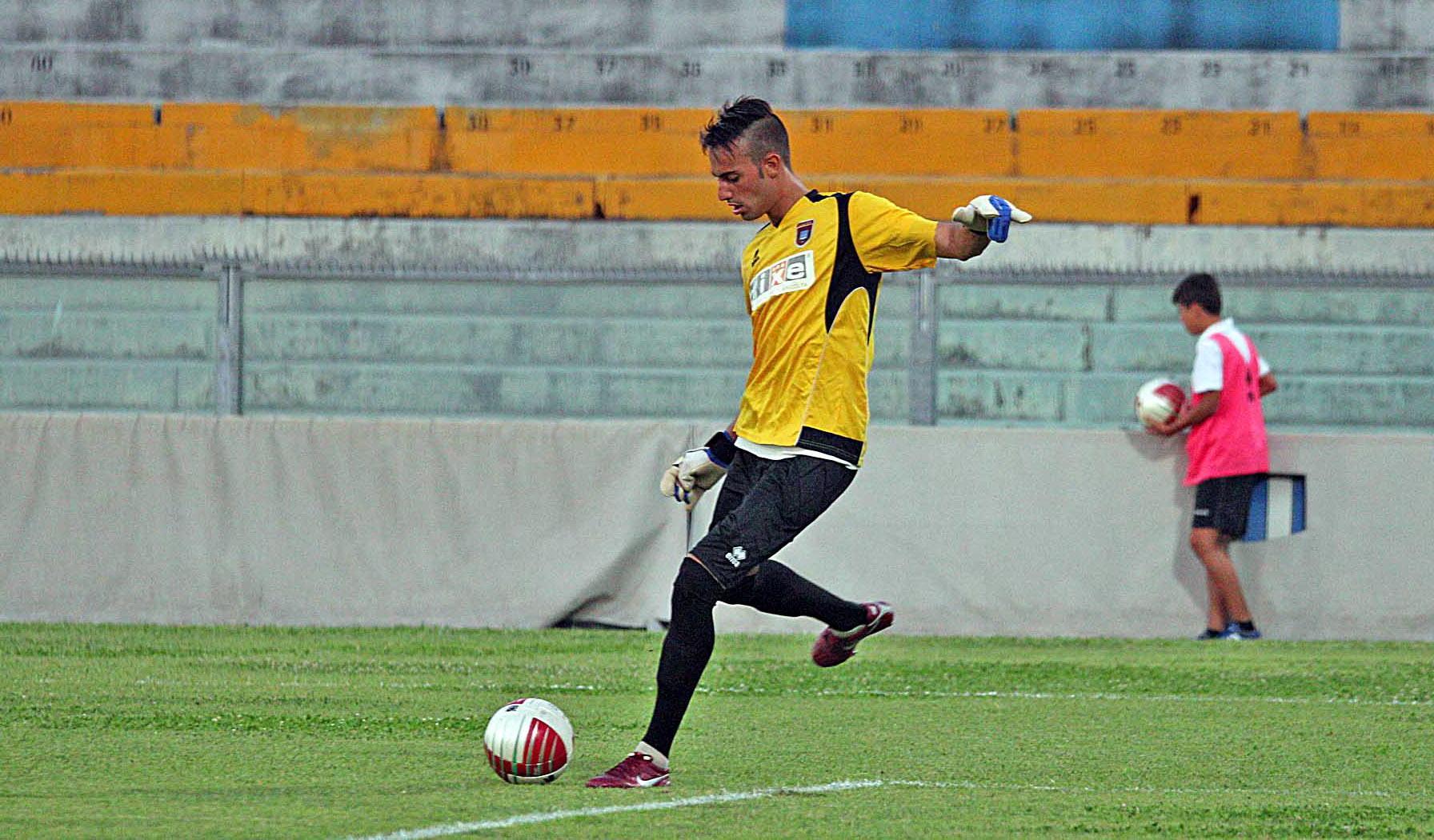 L'ex portiere del Pontedera Daniel Leone in allenamento