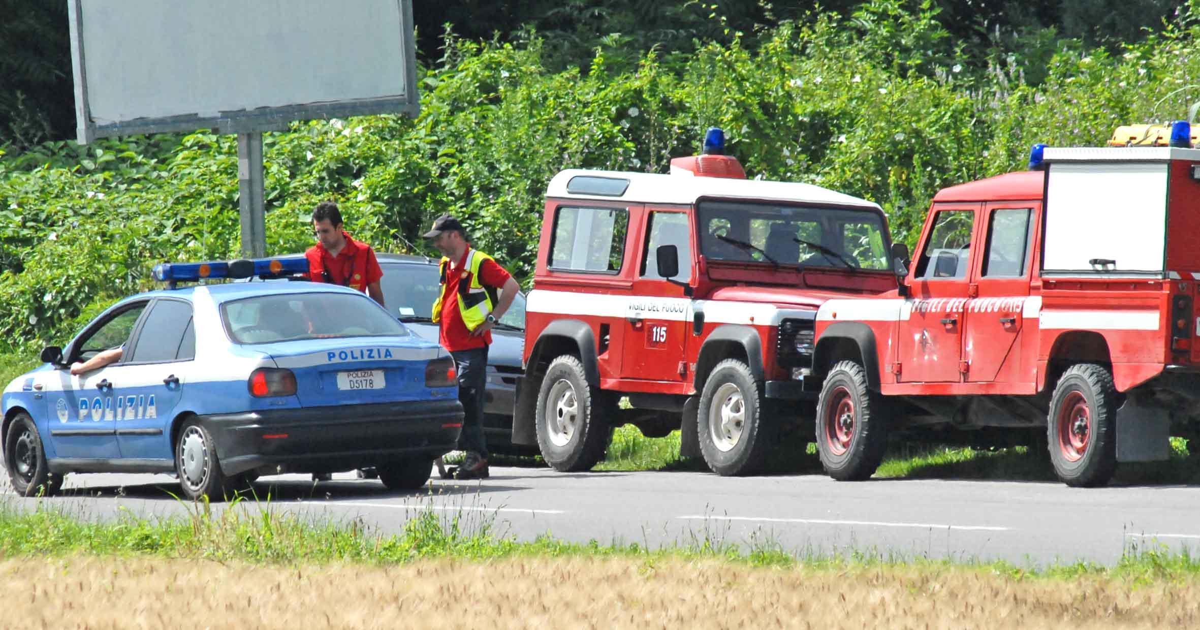 Una pattuglia della polizia impegnata in delle ricerche (foto d'archivio)